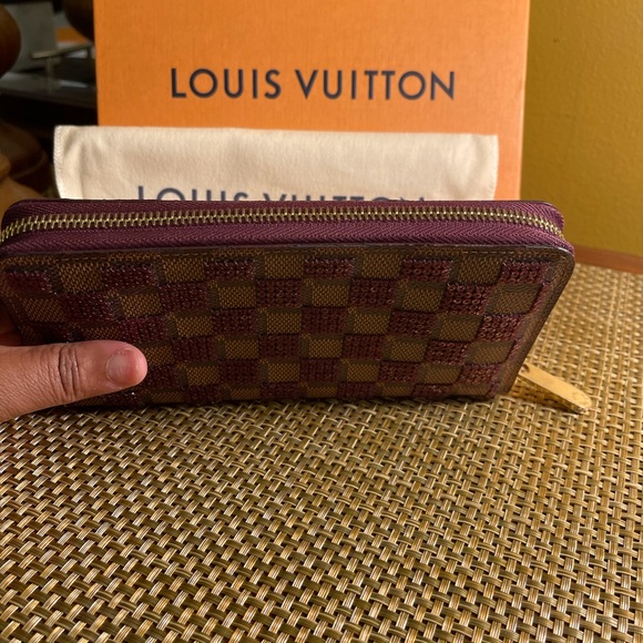 Authentic LV Limited Edition Zippy Wallet - Picture 9 of 15